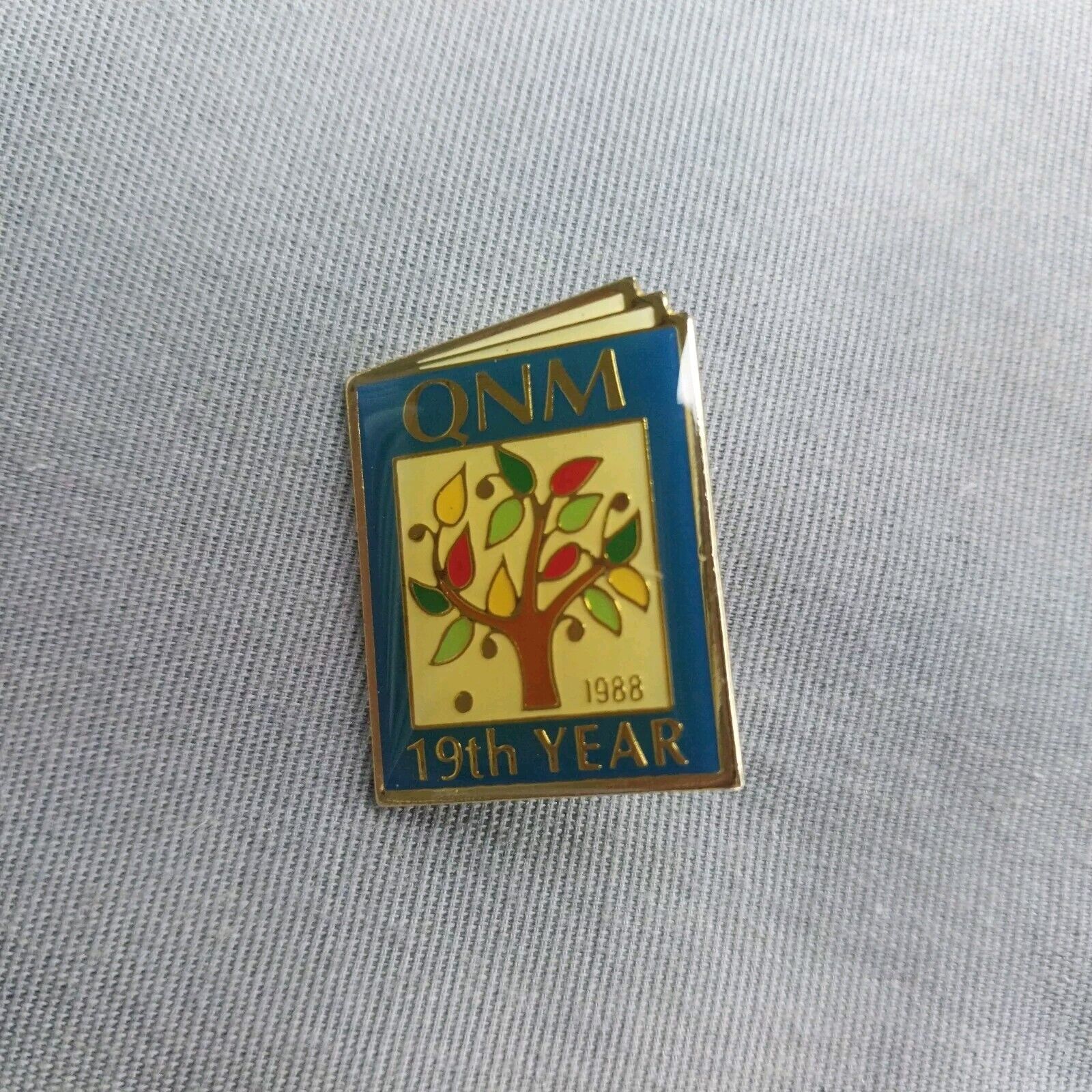 1988 Quilter\'s Newsletter Magazine 19th Year Tree of Life Metal Hat Jacket Pin