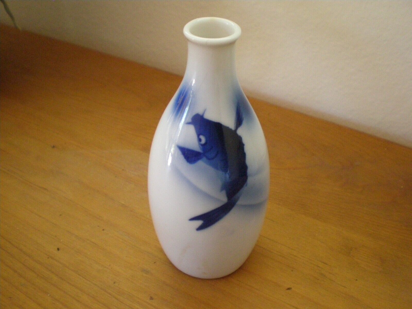 Vintage Asian Blue and White Porcelain Bud Vase w/Koi Fish 5\
