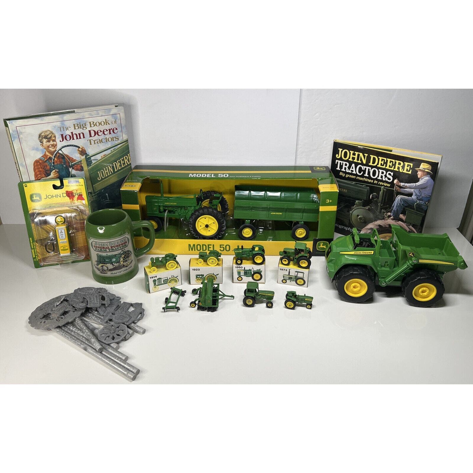 Vintage JOHN DEERE Gift Set Collectibles Lot | New | Used | RARE | 16 Pieces