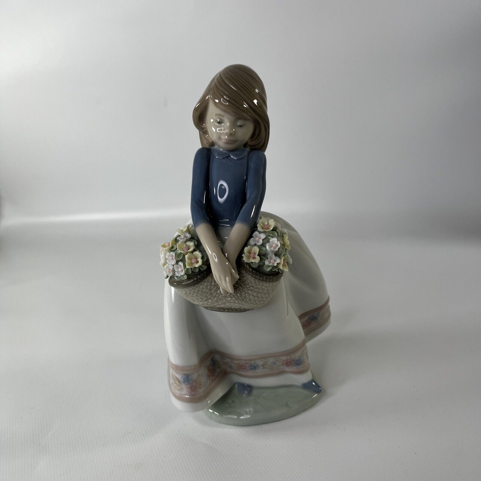 Lladro Figurine 5467 May Flowers Girl With Basket Of Flower Spain No Box