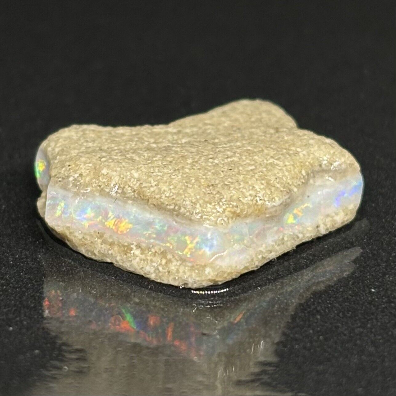 Thick Bright Full Colorful Seam Mintabie Single Opal Rough 11.10 Cts