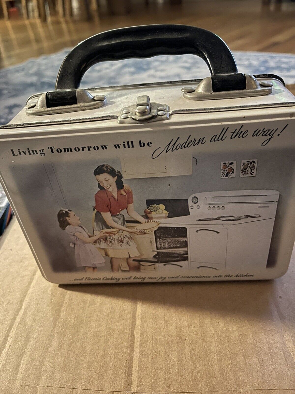 Vintage 1999 Kitschy Lunchbox - Good Condition