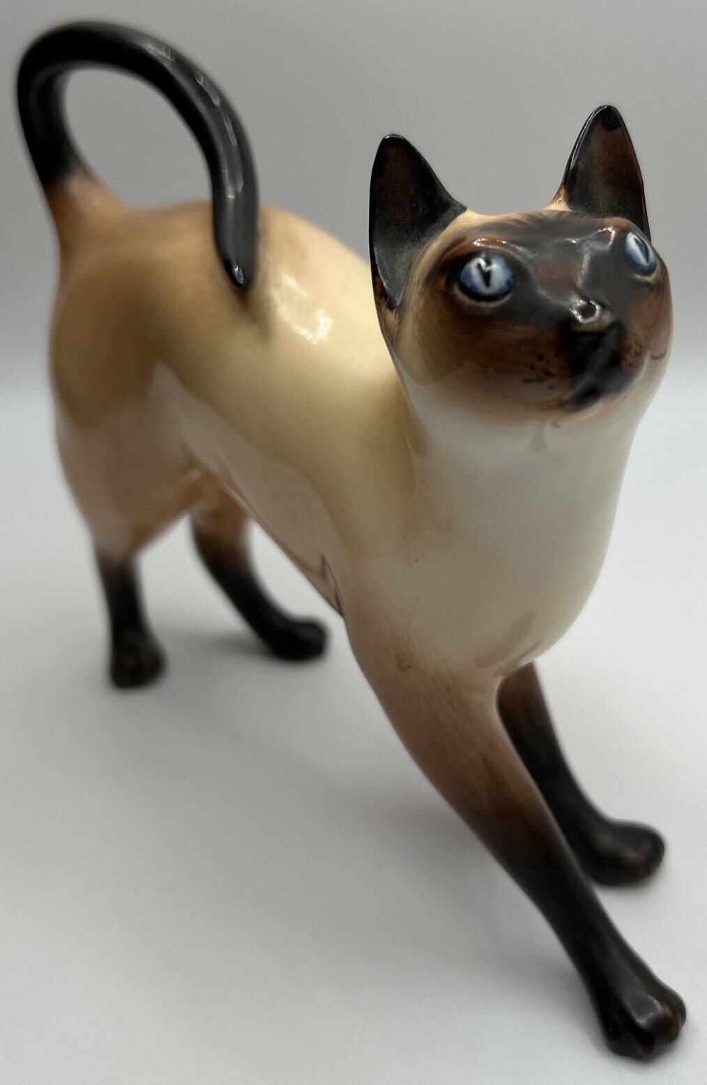 Vtg Royal Doulton Porcelain Standing Siamese Cat Figurine HN2660 EUC 