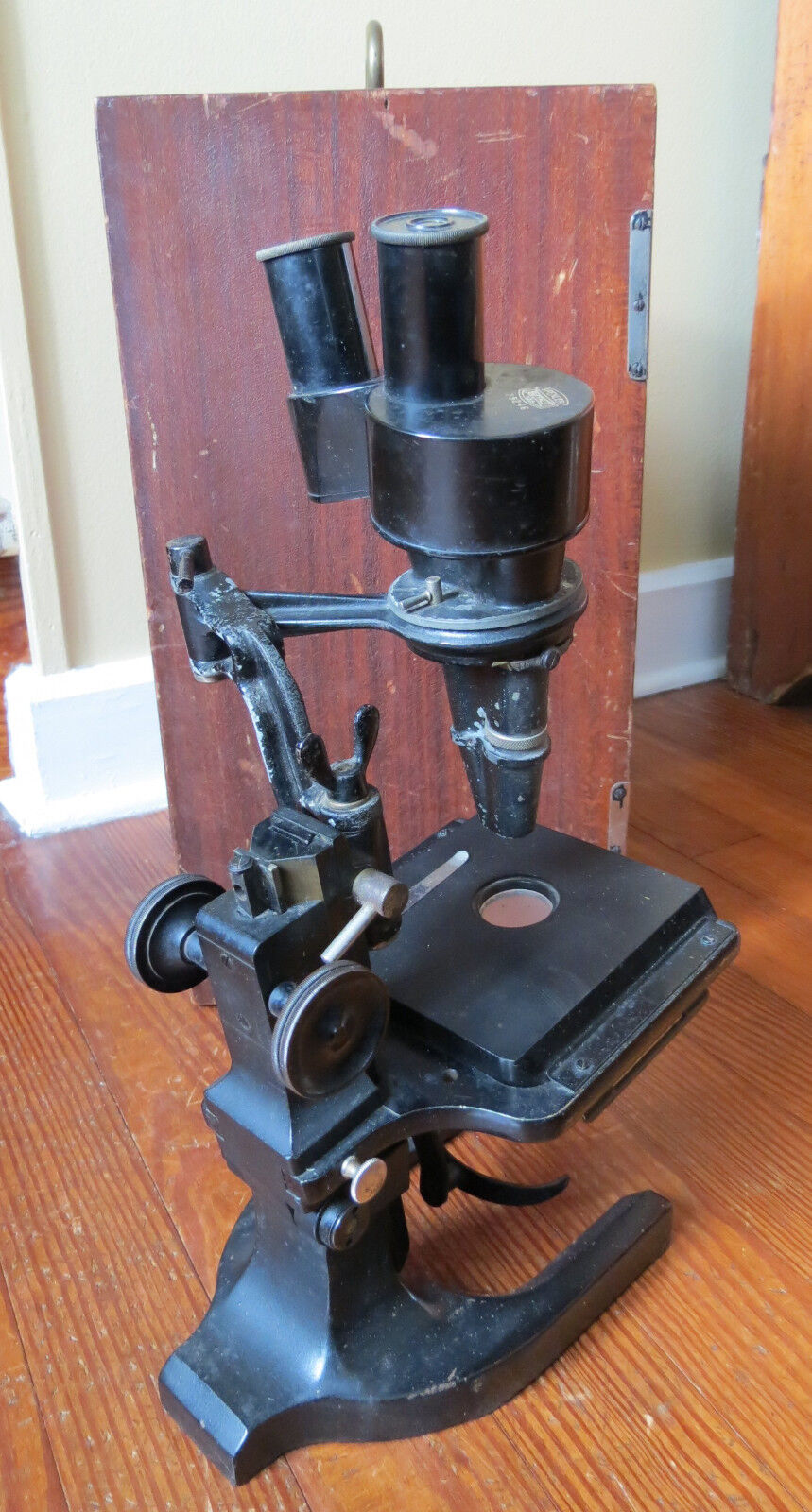 VINTAGE SPENCER STEREOSCOPIC MICROSCOPE WITH WOODEN CASE