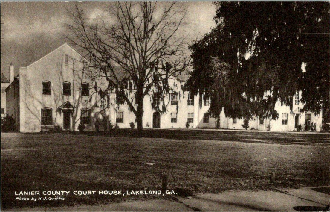 1950\'S. LAKELAND, GA. COURT HOUSE. POSTCARD SC23