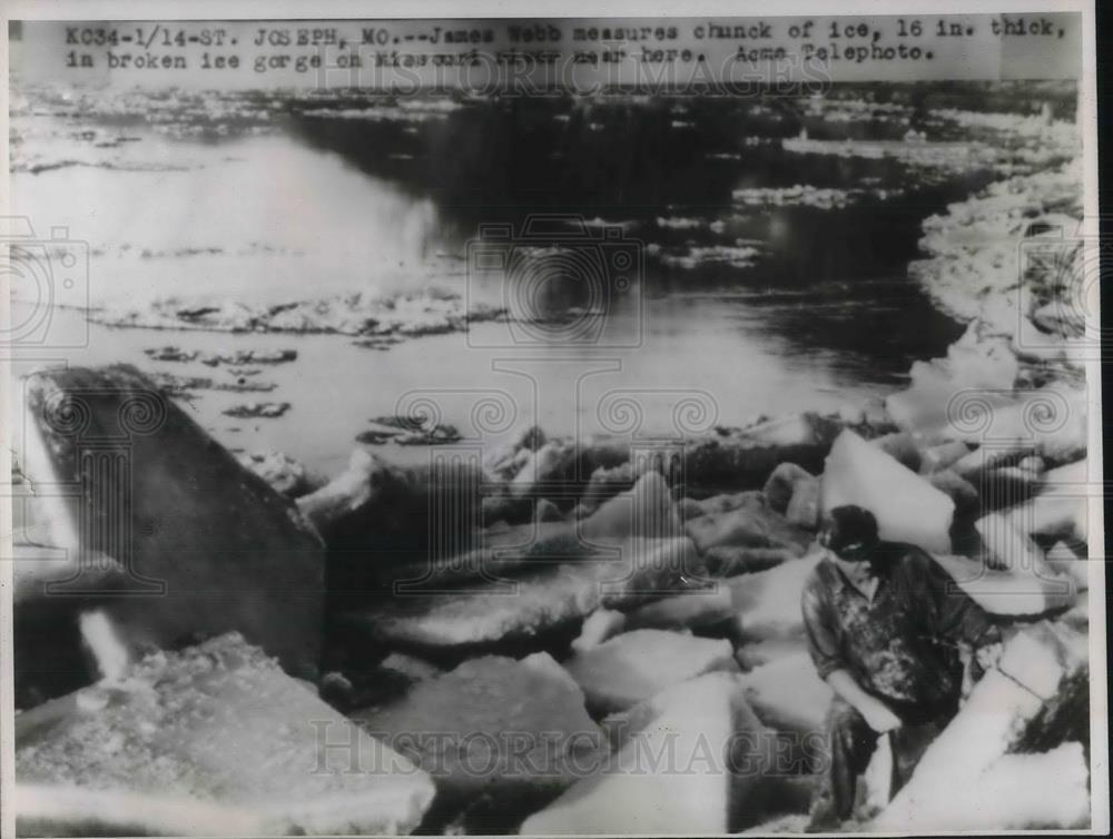 1946 Press Photo Joseph Missouri James Webb & ice broken up on river