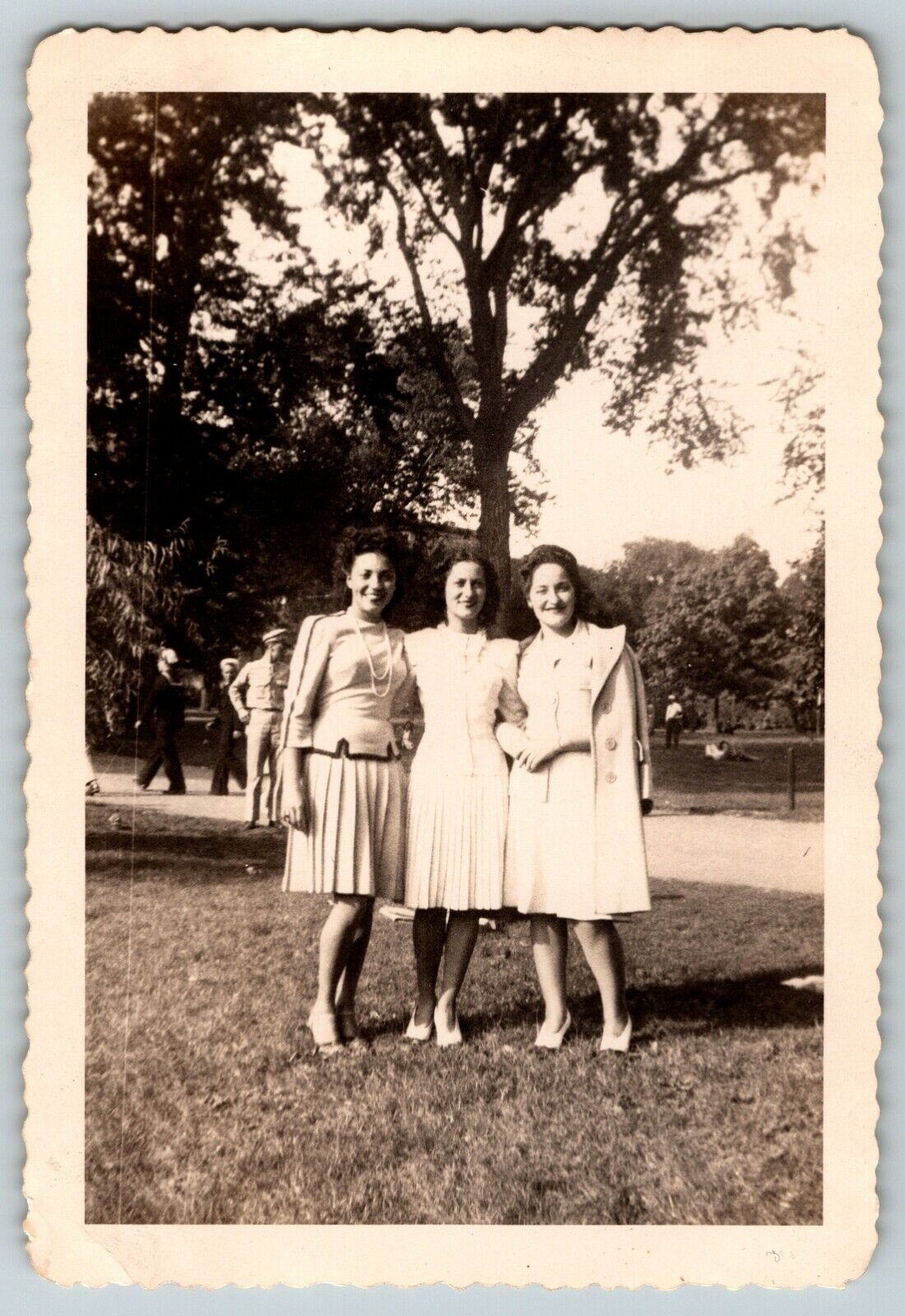 3 BEAUTIFUL WOMEN POSING IN PERIOD FASHION WWII ERA 4.5\
