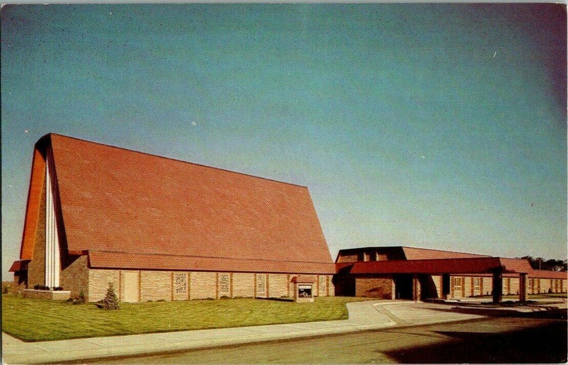 1960\'S. MINDEN, NEBRASKA. UNITED METHODIST CHURCH POSTCARD. DB39