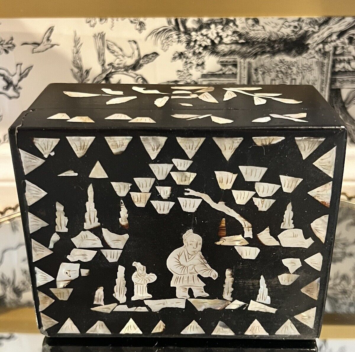 Vtg Oriental Wooden Box W/Mother Of Pearl Inlay 