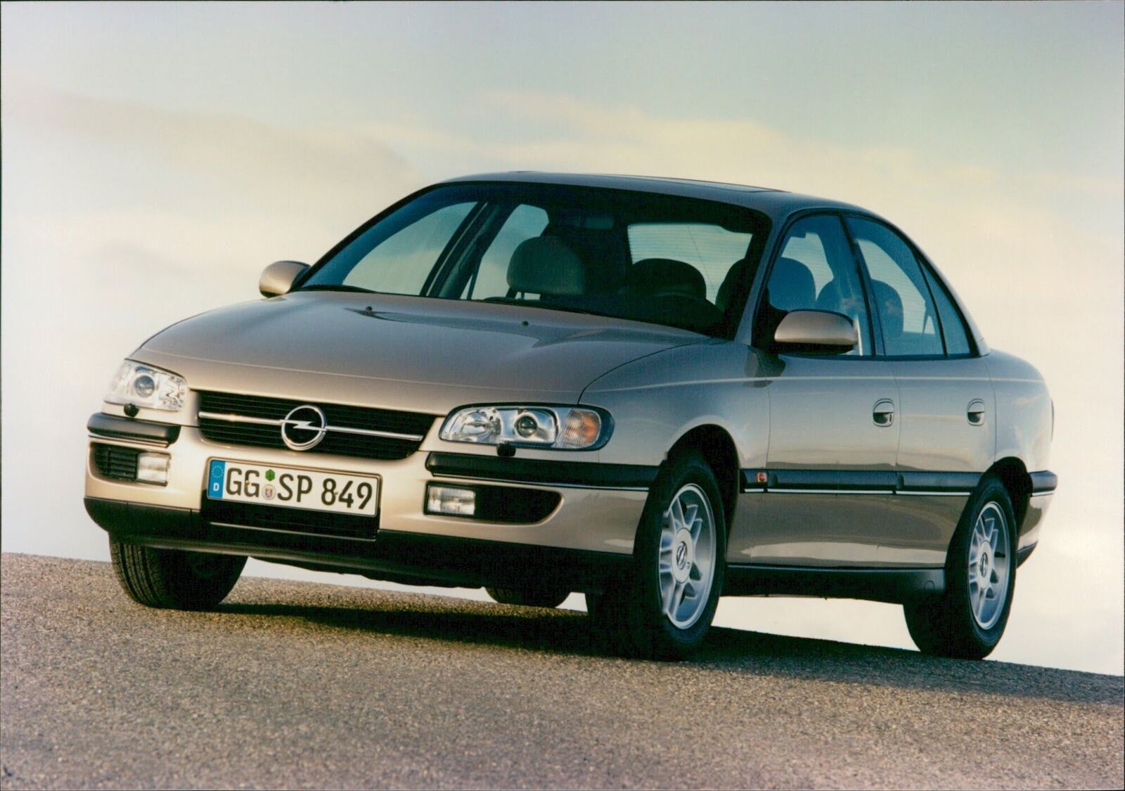 1998 Opel Omega - Vintage Photograph 3409027