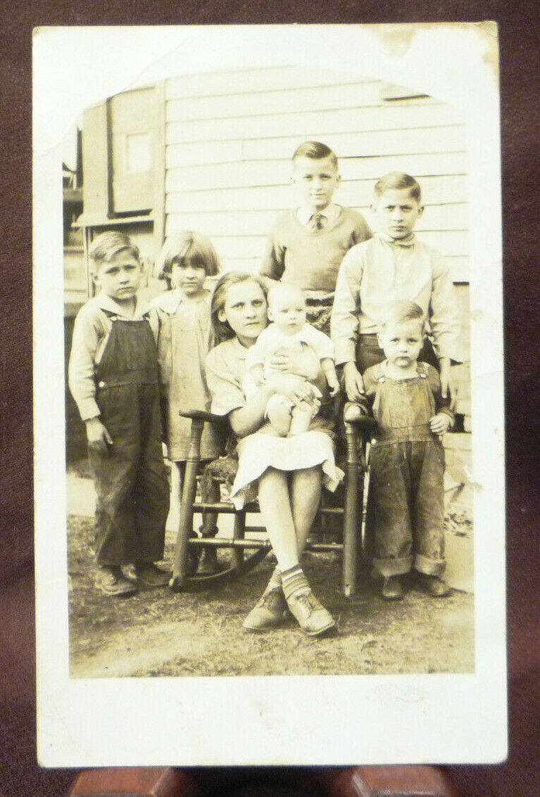 c1909 RPPC Family of 7 children - No Smiles - all wearing shoes - Real Photo