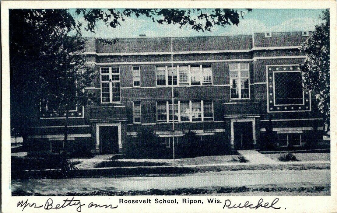 1920\'S. RIPON, WIS. ROOSEVELT SCHOOL. POSTCARD KK5