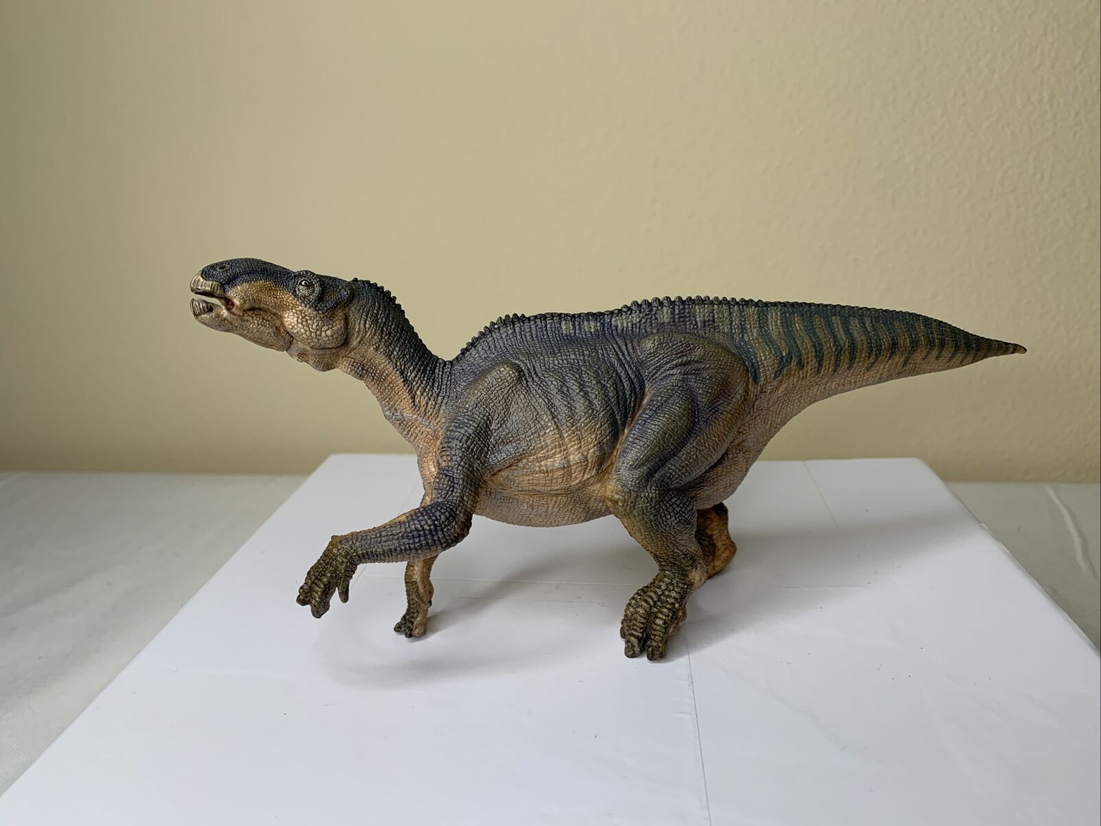 Papo Iguanodon Figure Rare Retired Dinosaur Collectible 2018