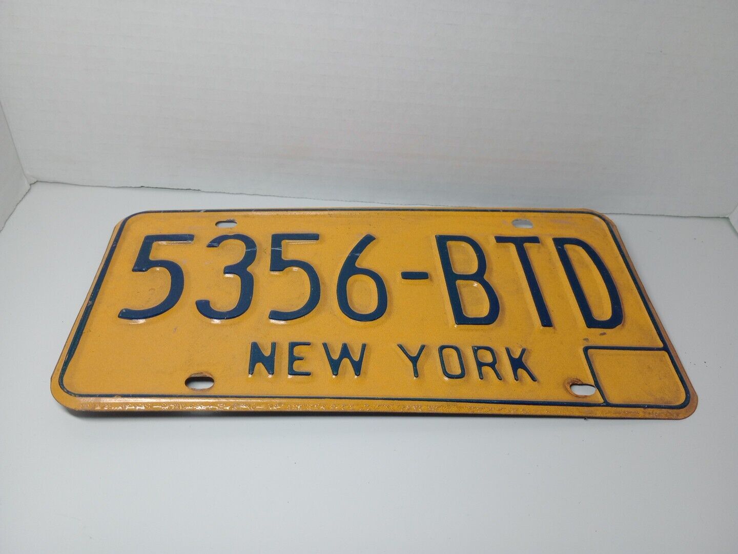 Vintage 1970's New York Yellow and Blue Plate 5356-BTD