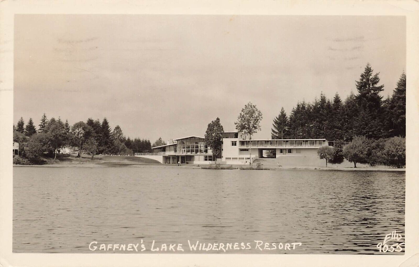 Maple Valley Gaffney\'s Lake Wilderness Resort Washington  RPPC Postcard LP10