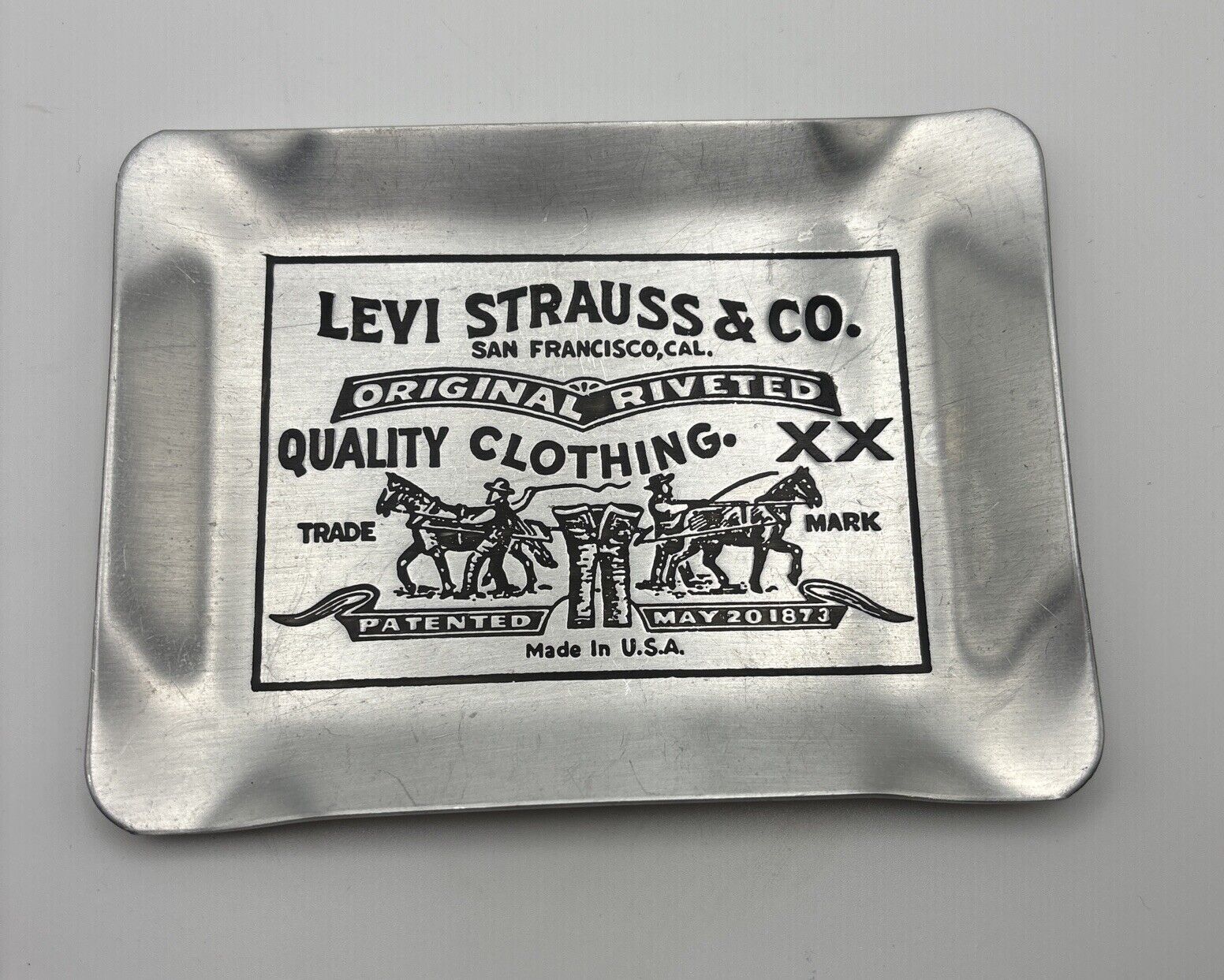 VINTAGE 1970s LEVI STRAUSS (LEVIS JEANS) METAL TIP TRAY / ROLLING TRAY / ASHTRAY
