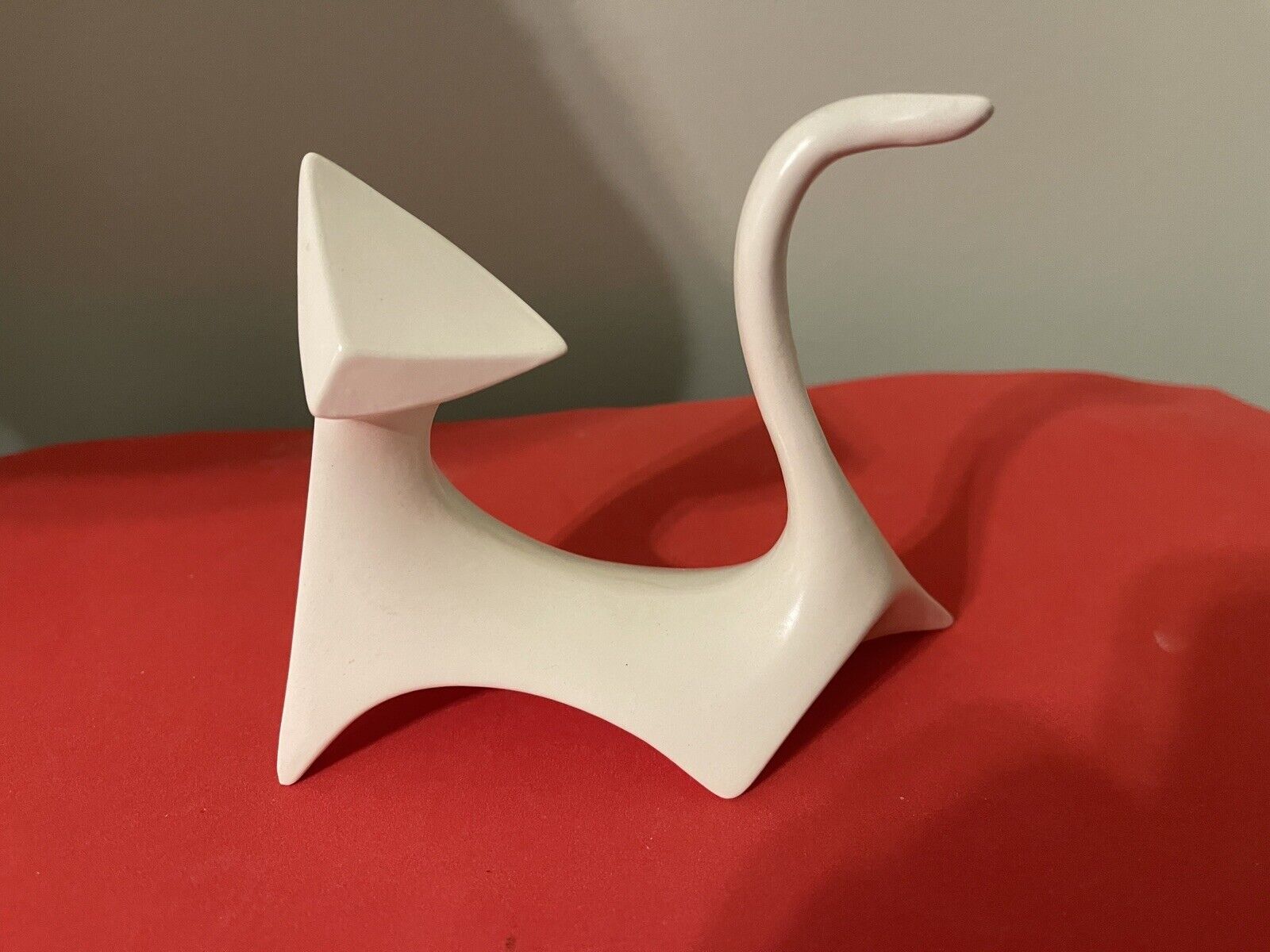 Vintage 1970s Cubist Atomic Cat ceramic Figurine Ring Holder White MCM Style