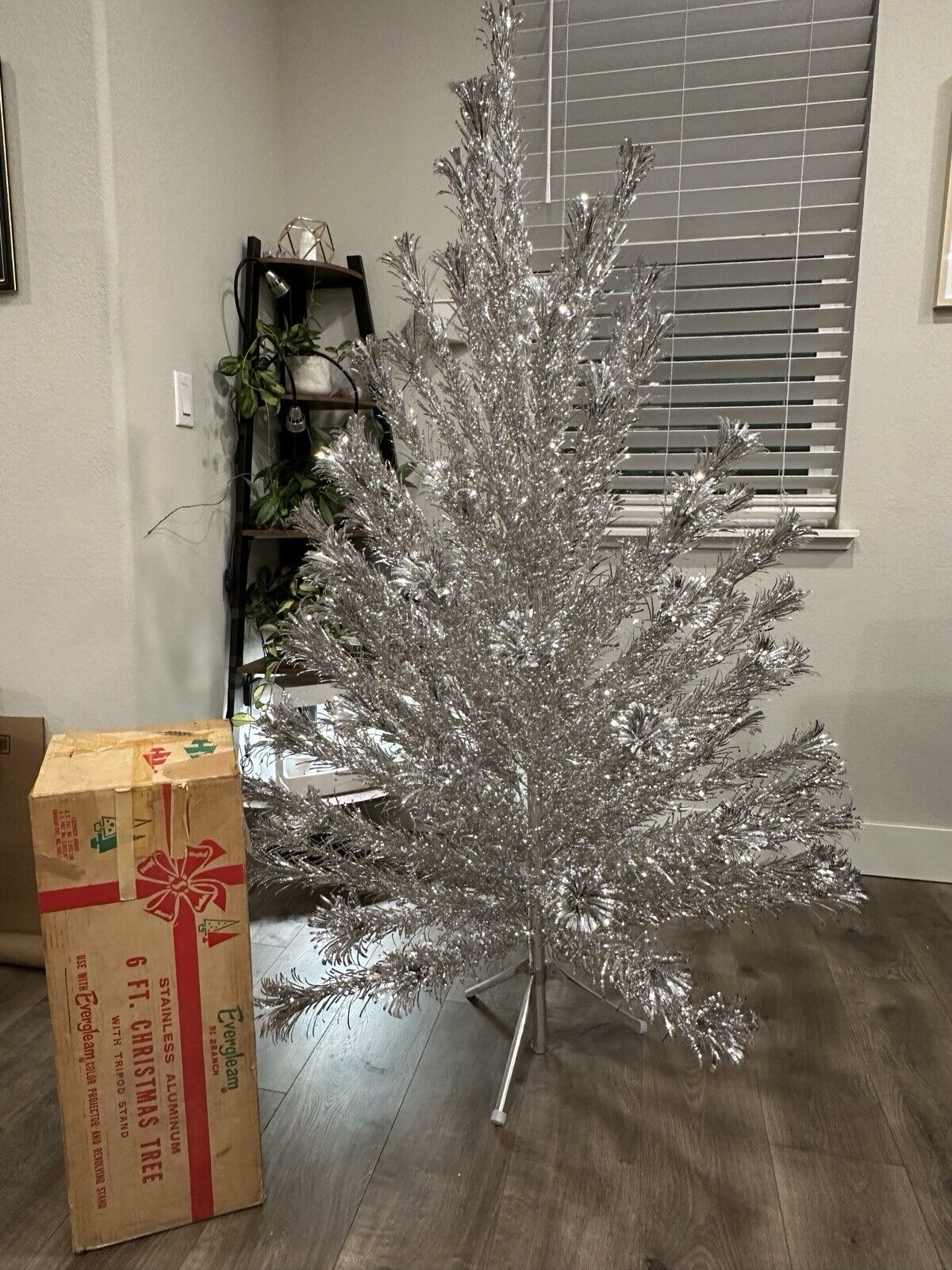 VTG Evergleam 6Ft Tall 90 Branch Stainless Aluminum POM Christmas Tree W/Box