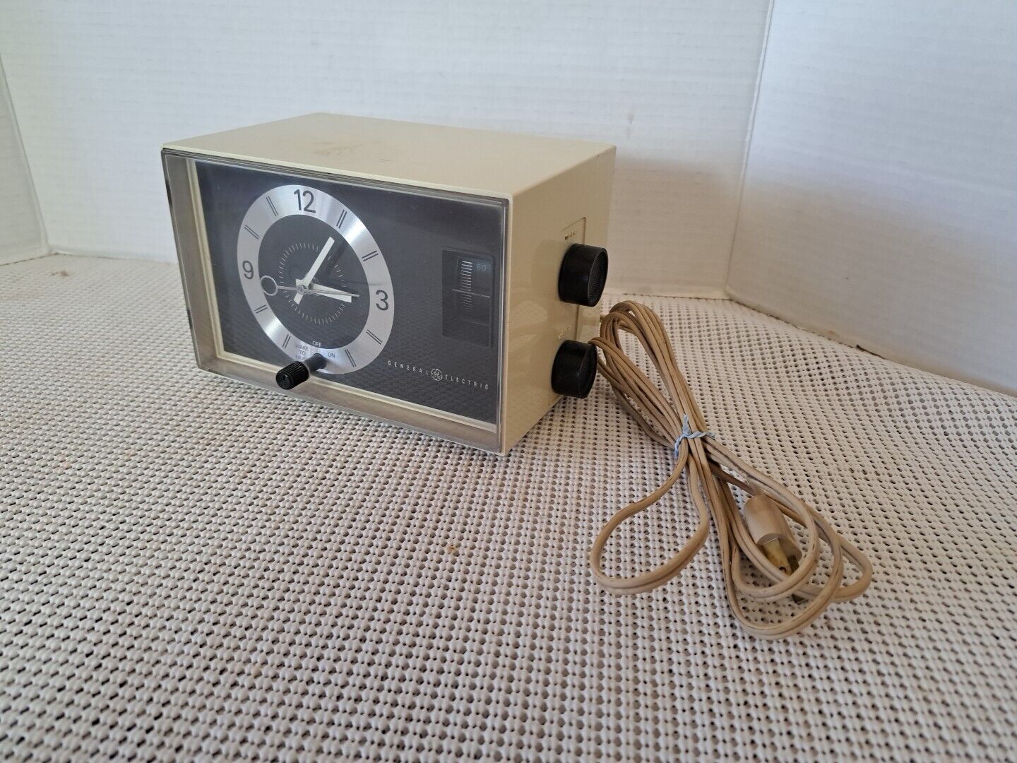 VTG 1960/70’s Retro General Electric Model C1400A AM Radio Alarm Clock MCM Works