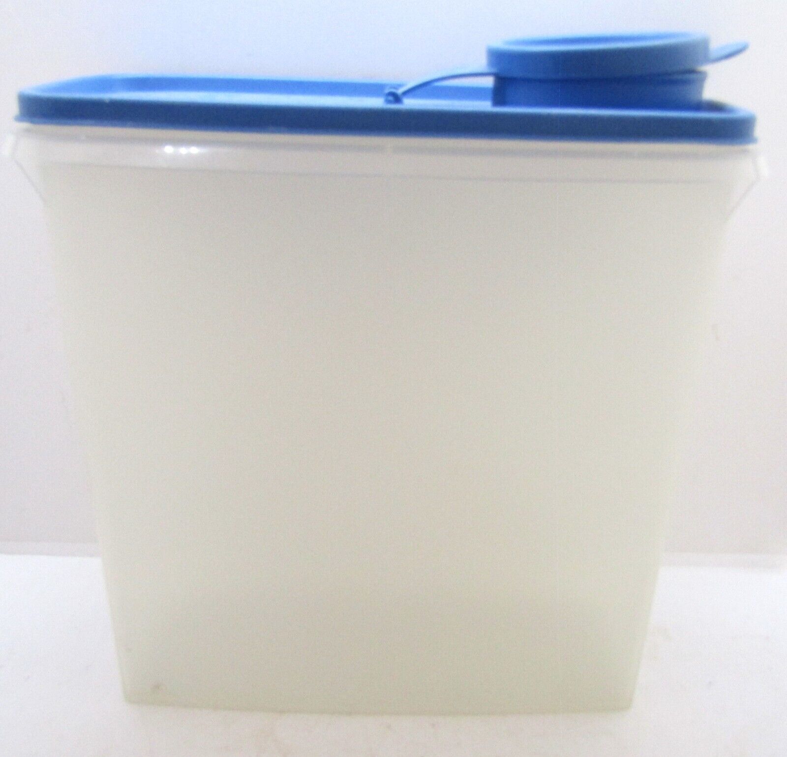 Vintage Tupperware #469-15 Cereal Container W/ Blue Lid #471-10