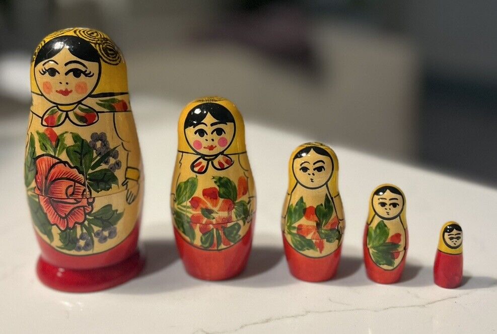 Lovely Vintage S/5 Matryoshka Hand Painted Babushka Russian Nesting Dolls