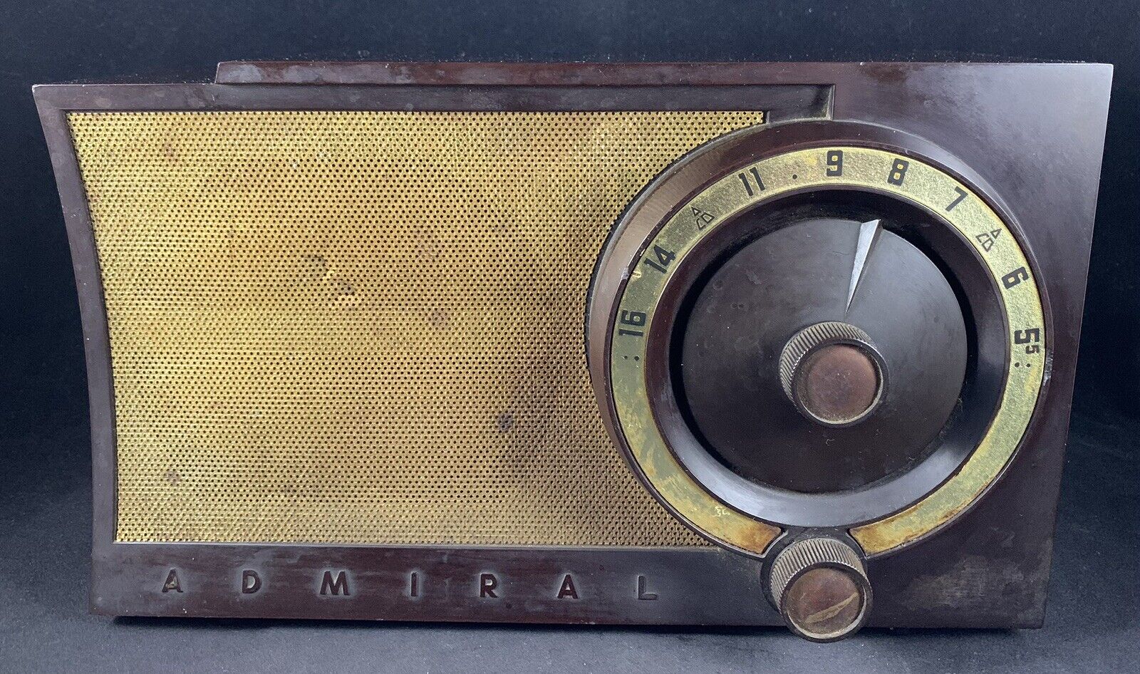 Vintage Admiral 5T32 Portable Bakelite Table Tube Radio - Made in USA