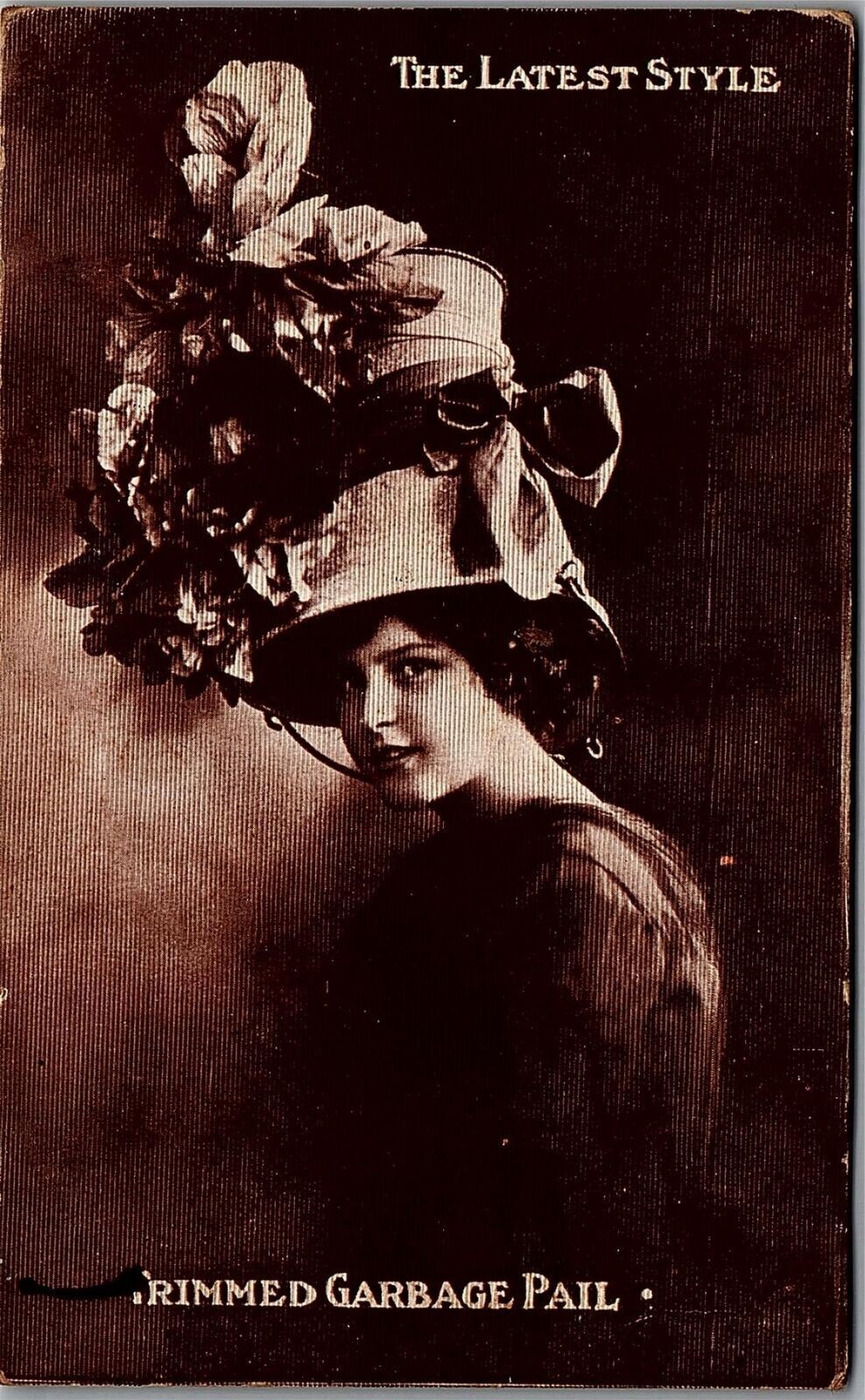 1910 PRETTY WOMAN TRIMMED GARBAGE PAIL HAT LATEST STYLE POSTCARD 39-21