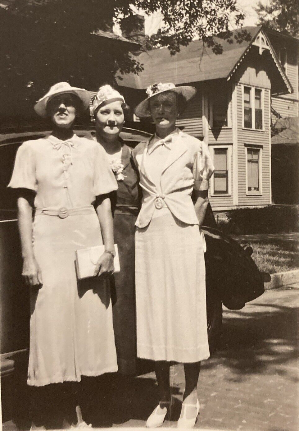 Vintage 1930s Pretty Woman Ladies Fashion Dresses Hats Car Original Photo P11q22
