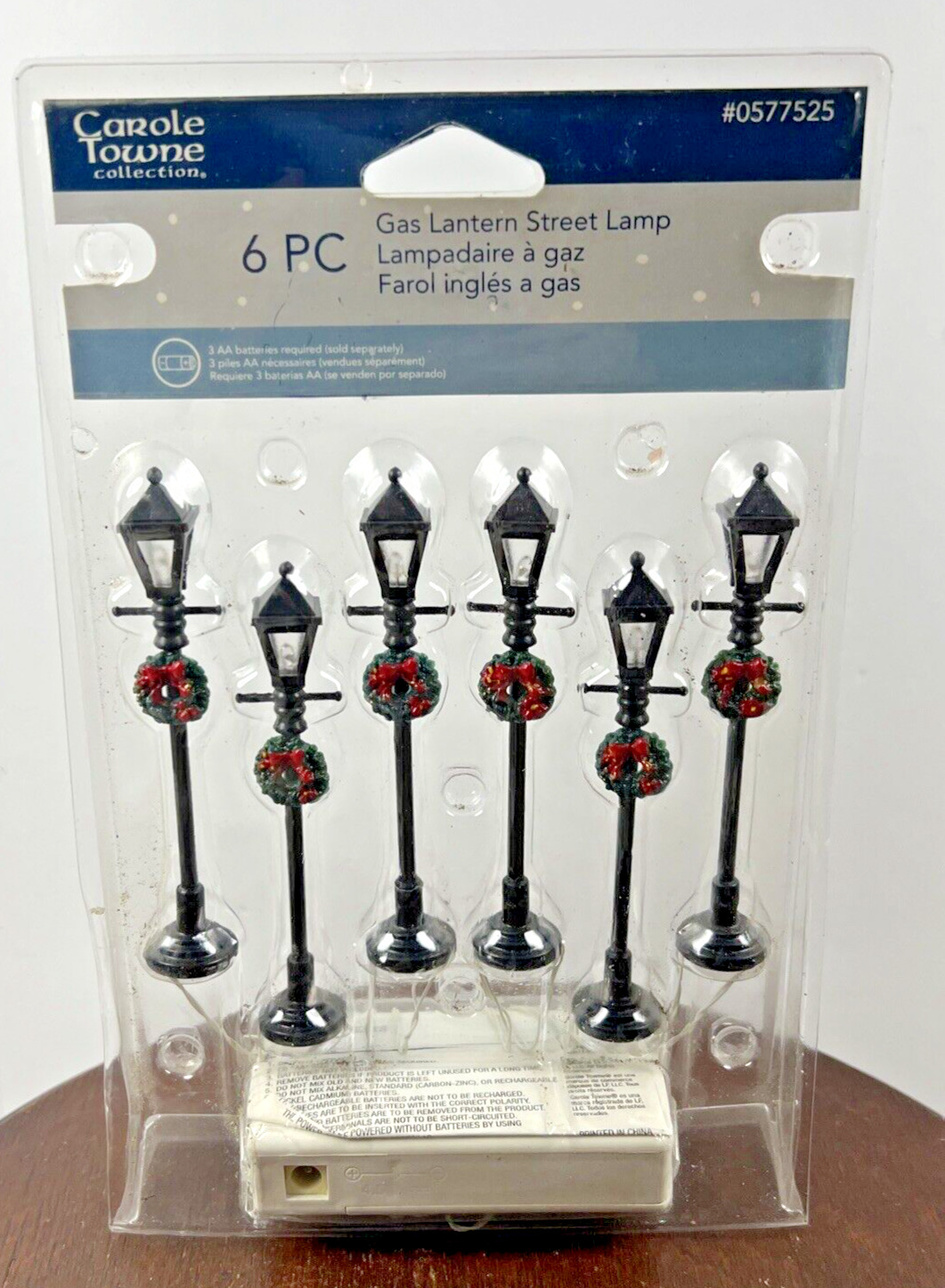 NEW LEMAX Gas Lantern Street Lamps Set 6 Christmas Wreaths Battery #64499