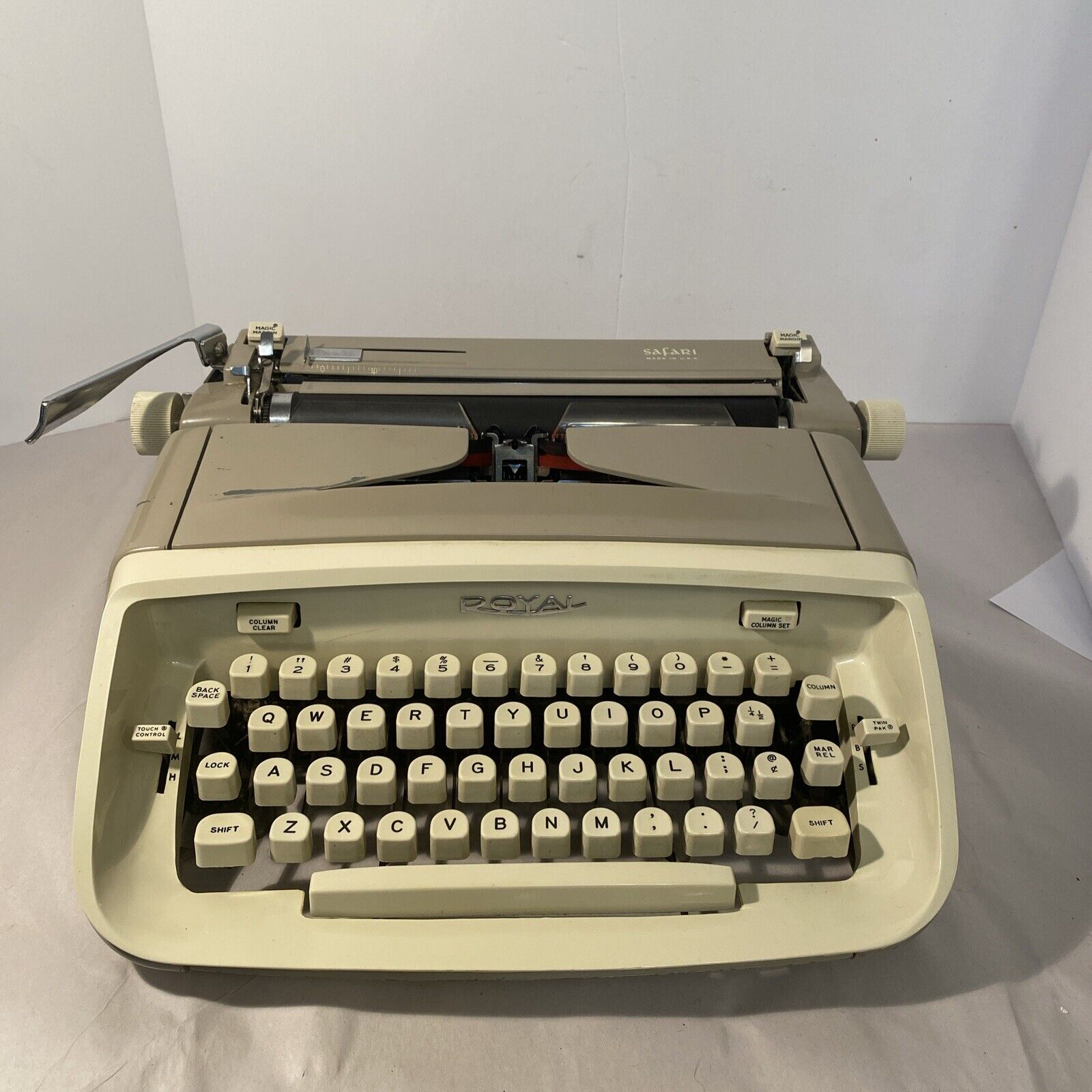 Vintage Royal Safari Typewriter Magic Margin Tan w/ Case