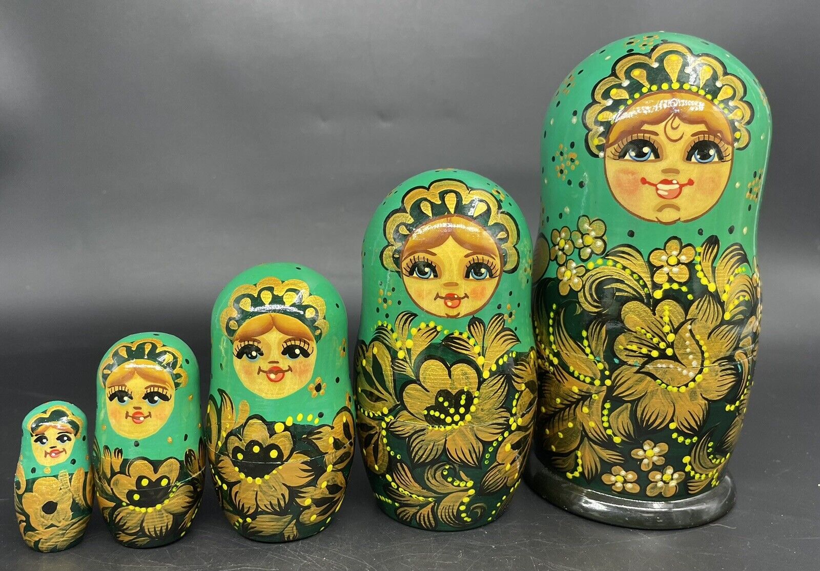 Vintage Russian Matryoshka Nesting Dolls 5 Pieces