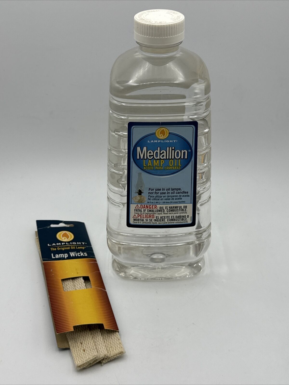 Medallion Lamp Oil Premium Quality Lamplight 64 oz - Pack Of 3 Wicks Included