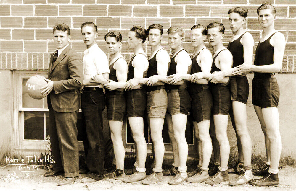 1934 Kettle Falls Basketball Team, WA Old Photo 11\