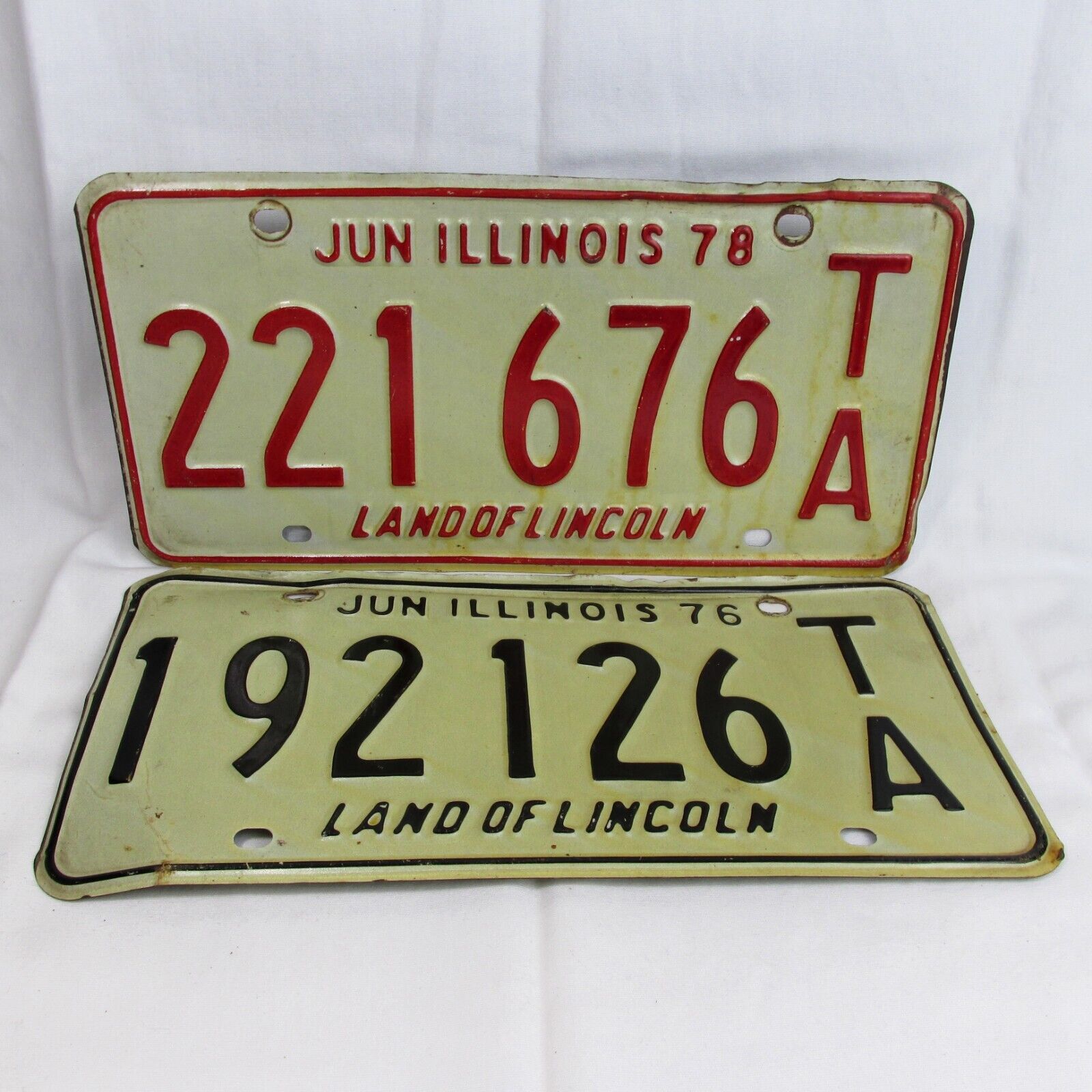 Vintage Trailer Illinois 1976 & 1978 License Plates 192 126 TA & 221 676 TA