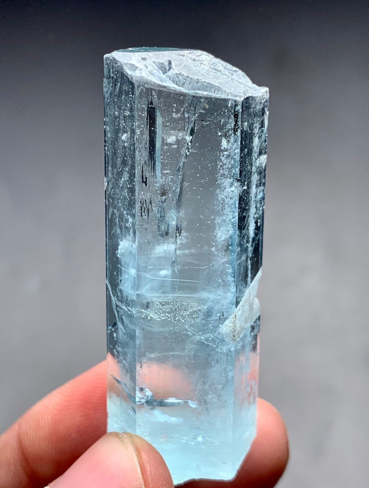 136 Carat beautiful terminated aquamarine crystal from Pakistan