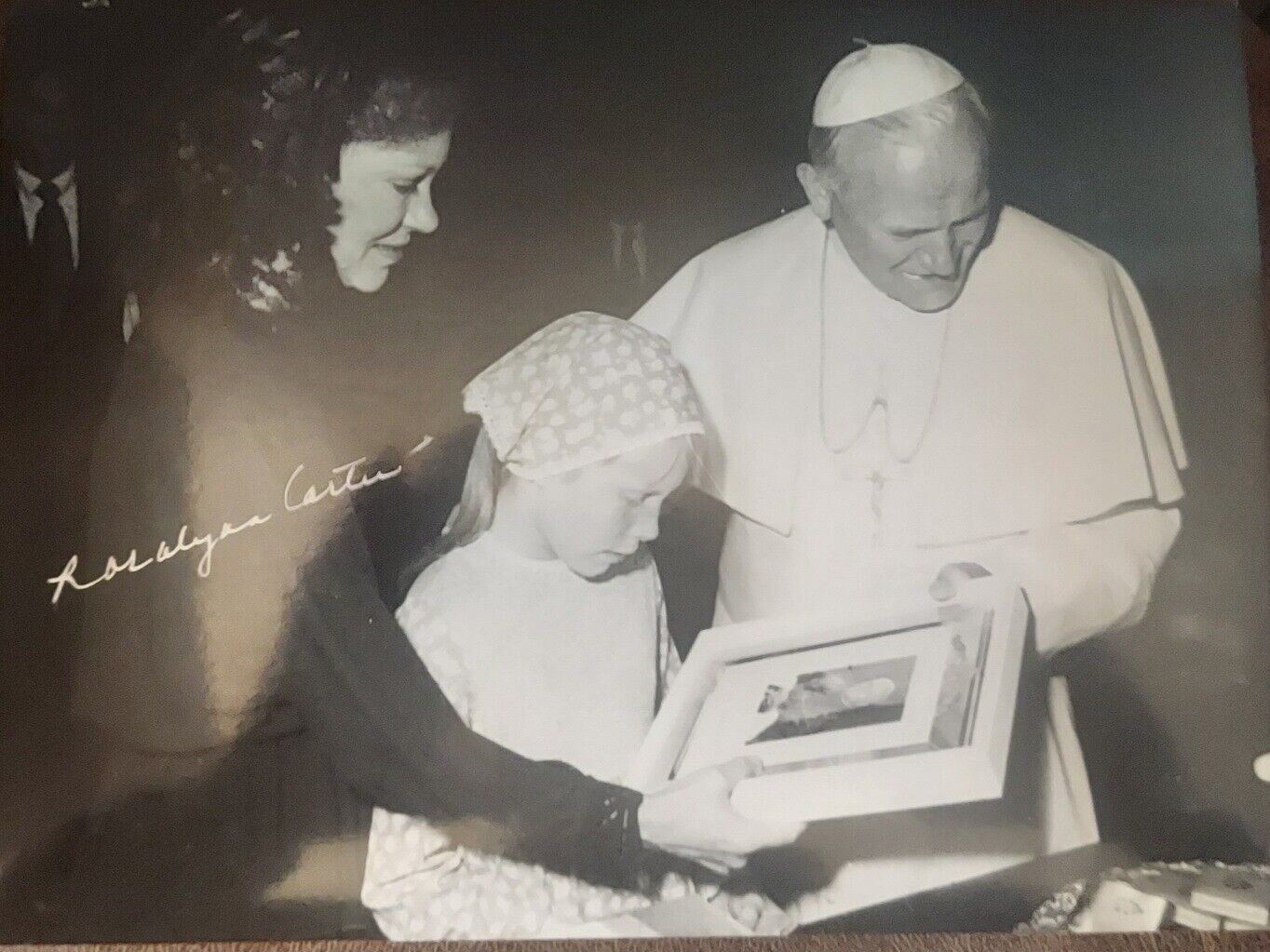 Rosalynn Carter Signed 7x9.5 Photo First Lady Auto w/ Amy and Pope John Paul II
