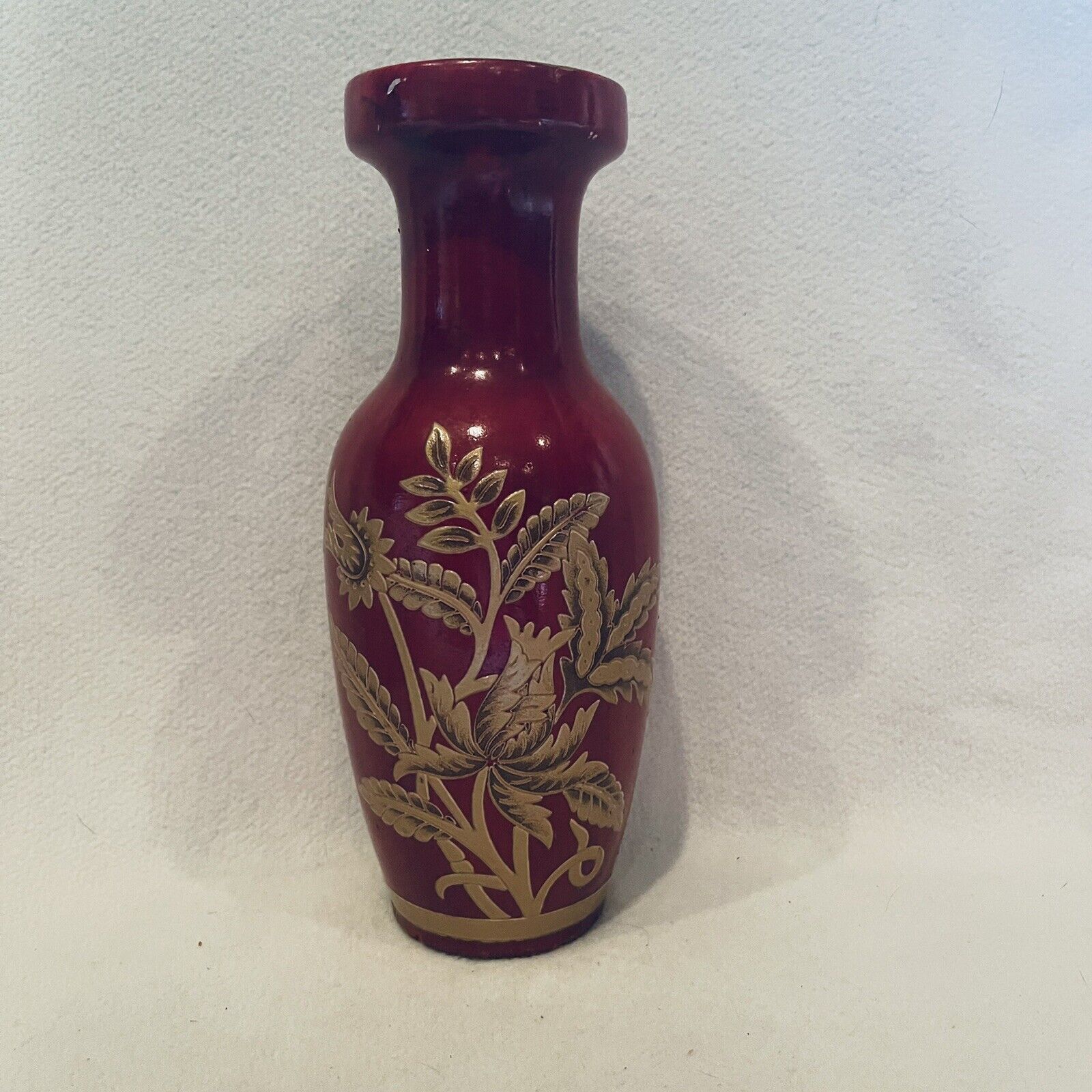 Red Vintage Chinese Porcelain Case With Gold Gilted Flowers And Leaves 9” Tall