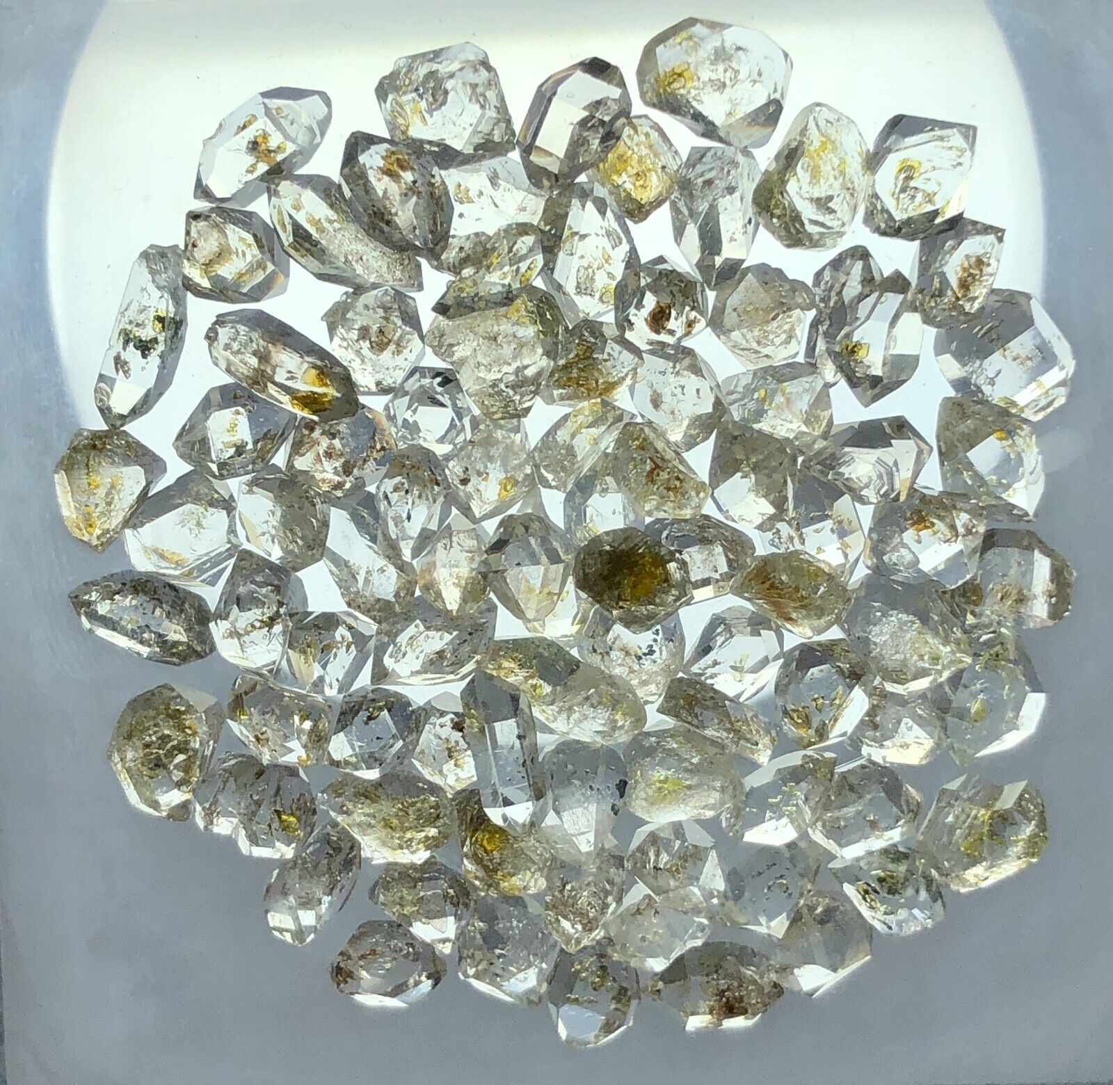 150 Carat. Fluorescent Petroleum Quartz Terminated Crystals lot from Pakistan