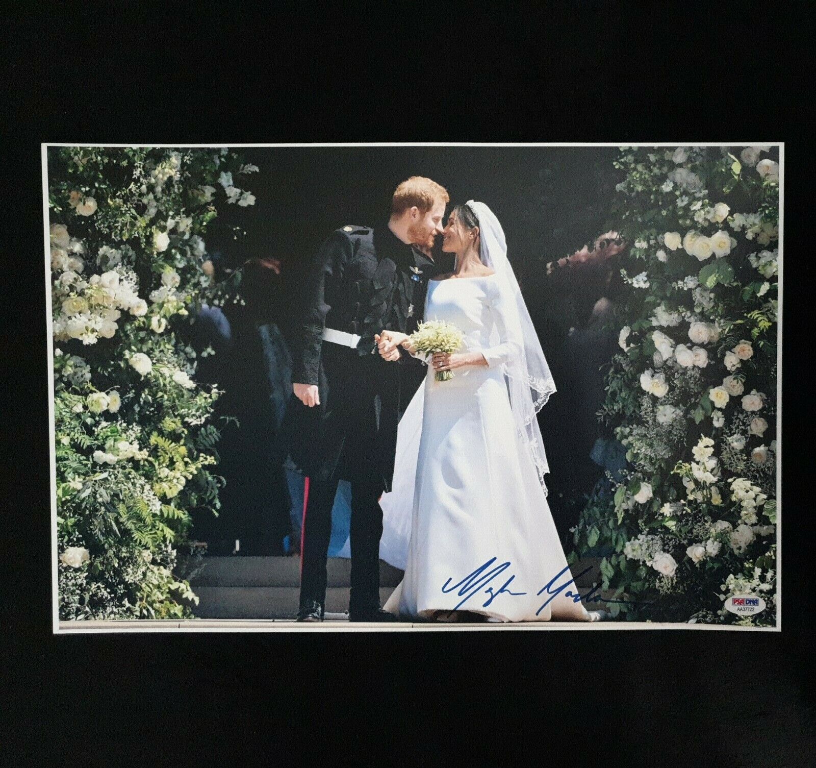 Rare Meghan Markle Duchess Sussex Signed Royal Wedding Photograph Prince Harry