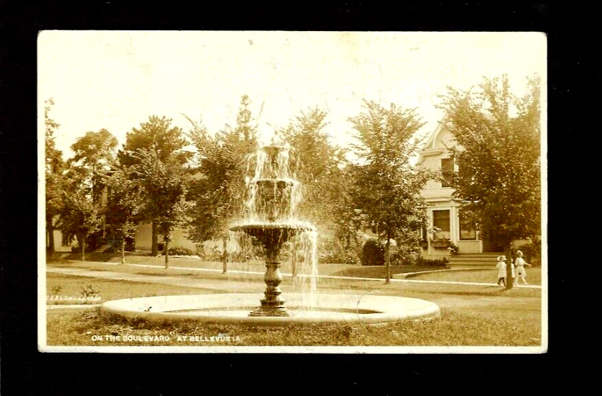 Bellevue Iowa IA c1910 RPPC Mississippi Riverside Boulevard Fountain and Homes