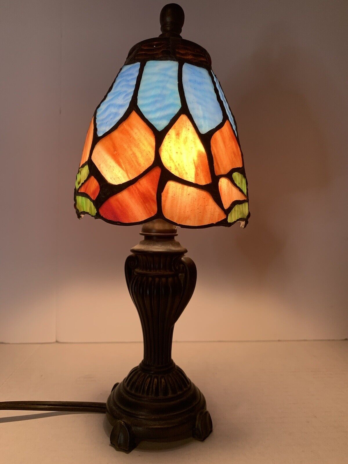 Tiffany Style Table Lamp Stained Glass 12” LAMP AND SHADE