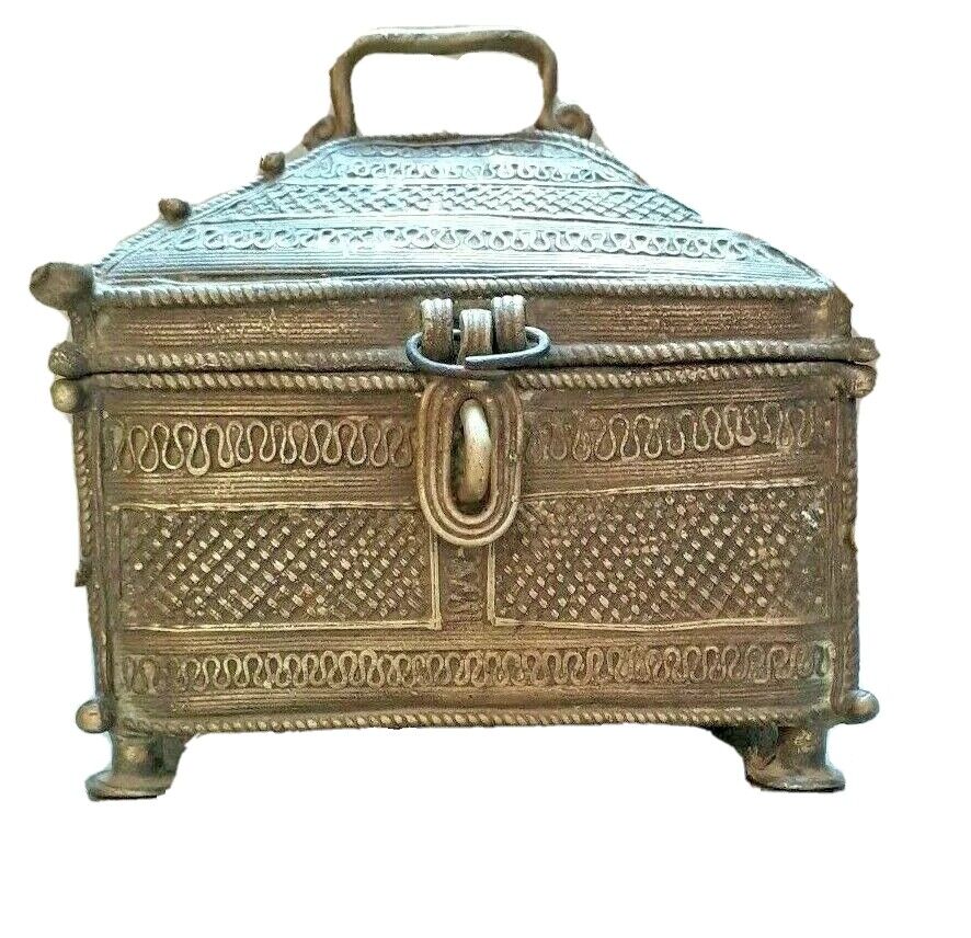 VINTAGE HAND MADE BRASS SOUTH INDIAN JEWELLERY BOX MULTIPURPOSE
