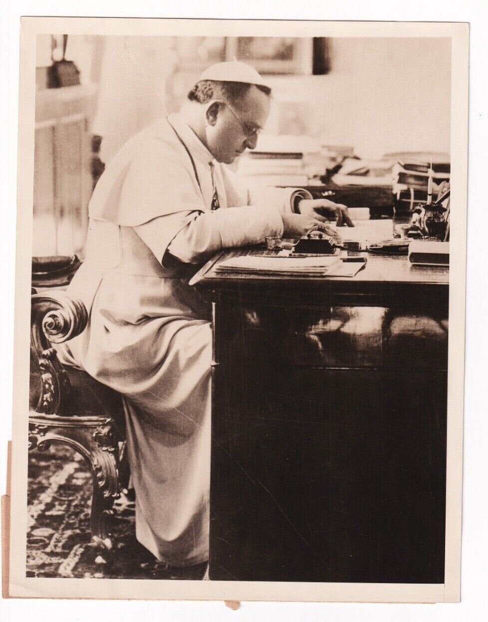1929 IMAGE OF POPE PIUS XI IN A CHAIR IN HIS STUDY ROME ITALY 1936 Photo Y 318