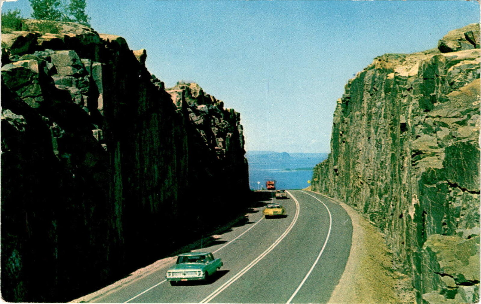 Kama Rock Cut, Trans Canada Highway, Lake Superior, 1600 feet, 77,  Postcard