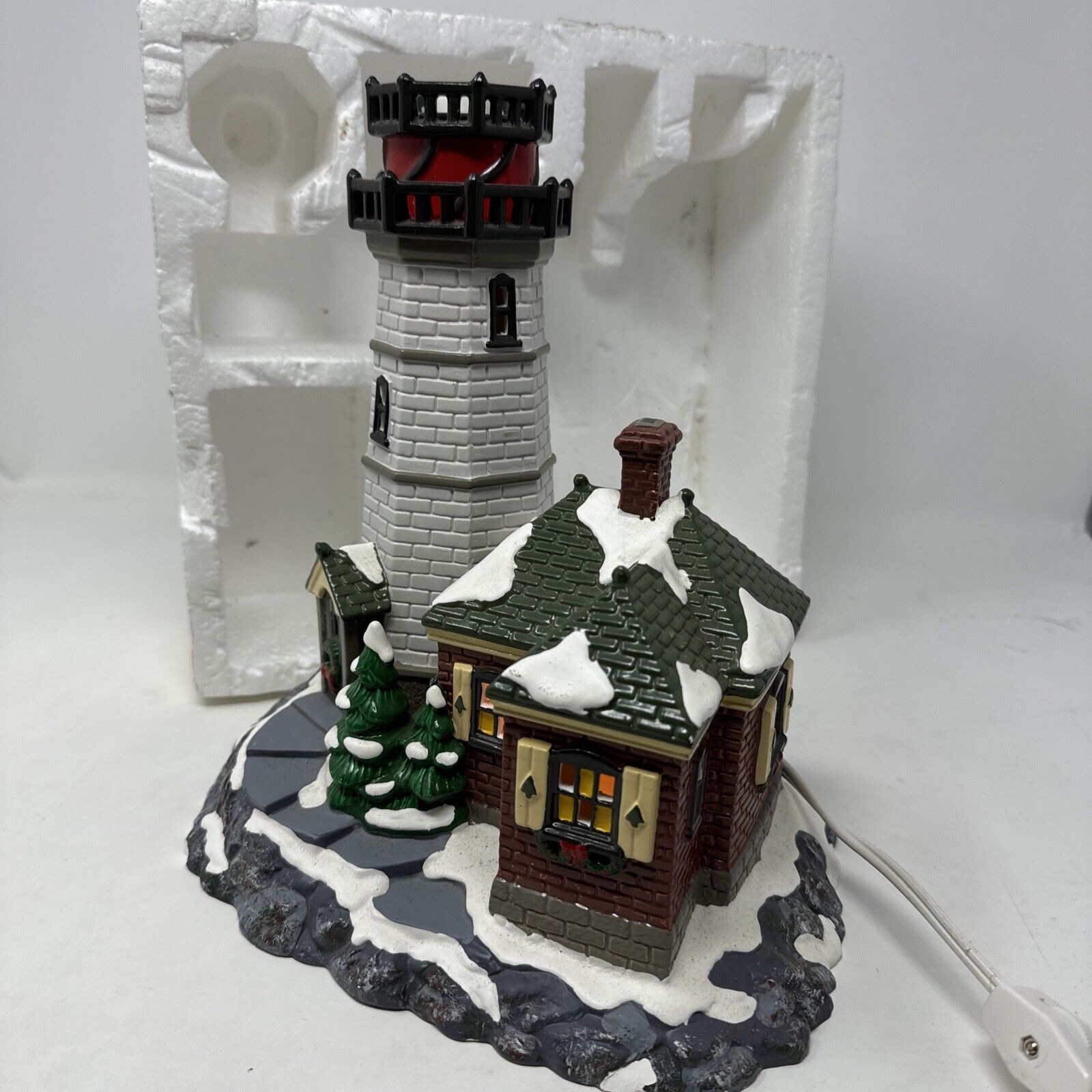 Department 56 Snow Village Christmas Cove Light House #54836 Lighted No Top 