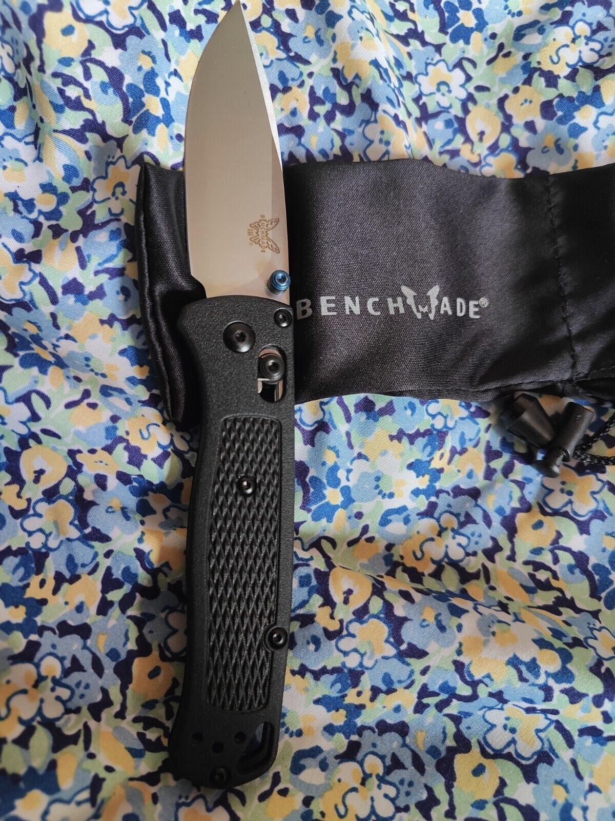 benchmade bugout 535, USED (silver blade, black g10, blue guides (check dscrpt))