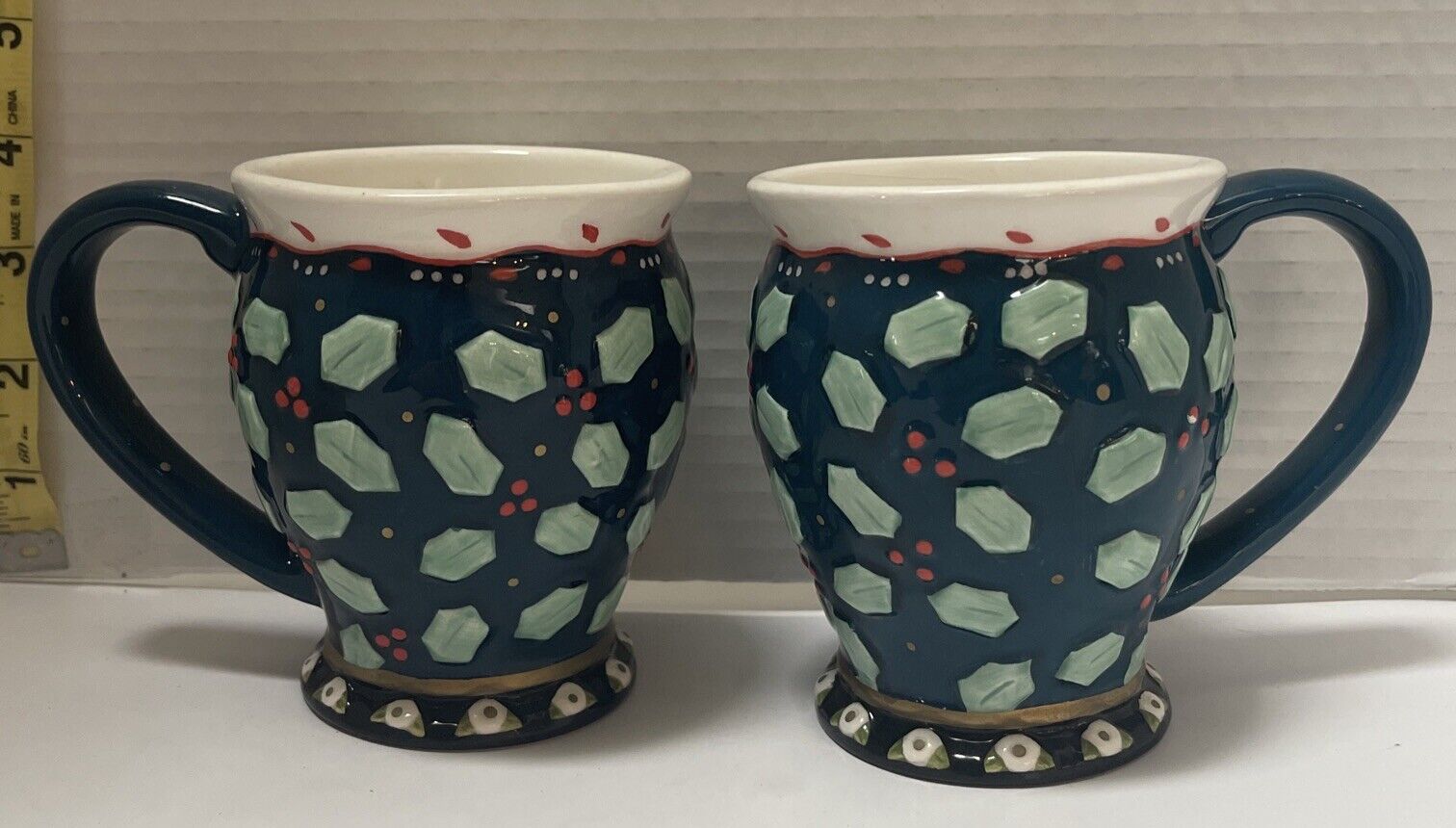 Mary Engelbreit ME Ink Miche & Company   2 Christmas  Mugs  Cups  10 Oz HTF