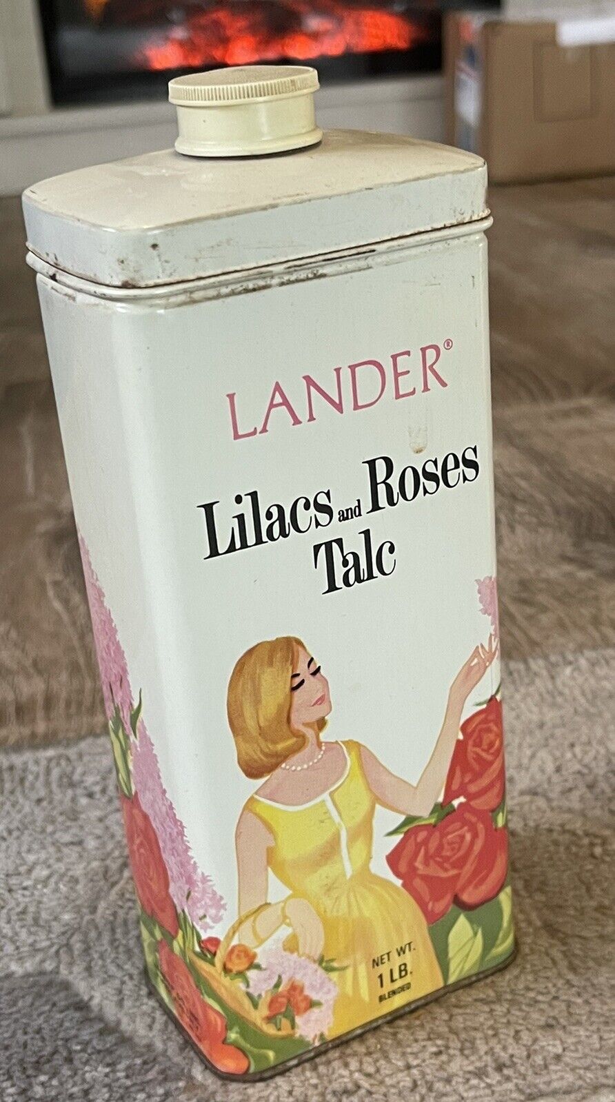 Lander Lilacs and Roses Vintage Talc Powder 1 lb. Advertising Tin Can & Contents