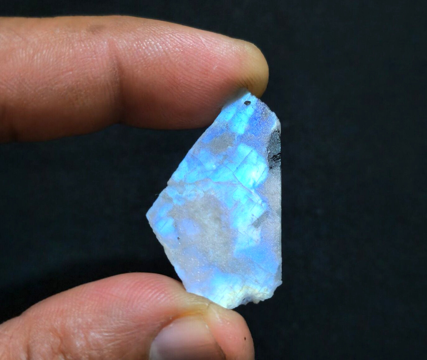 A+ Top Quality Rainbow Moonstone Raw 60 Crt Moonstone Rough Gemstone For Jewelry