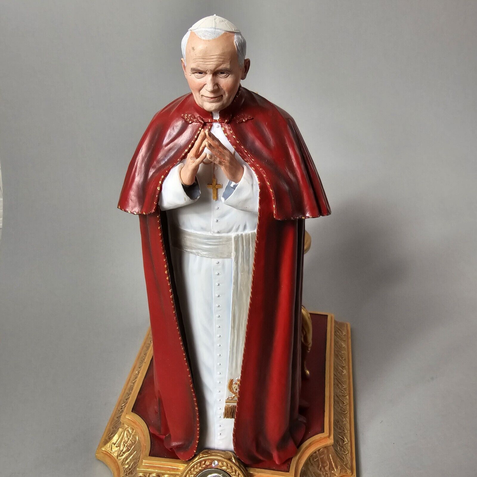 A Papal Blessing Religious Figure / Statue Danbury Mint 
